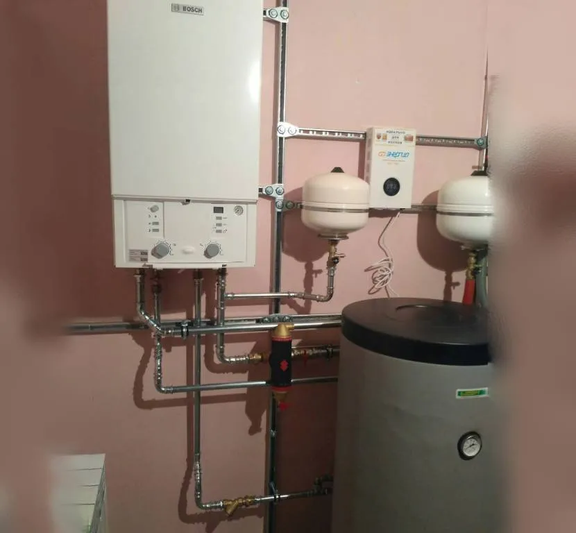 Boiler powered by a gas boiler