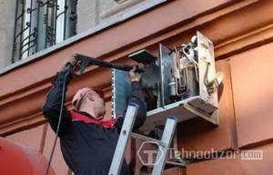 Cleaning the external unit of the air conditioner