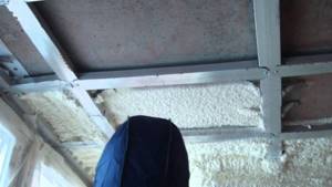 Insulate the ceiling of a bathhouse with clay and sawdust or sawdust with cement. Which is better and is there a difference?