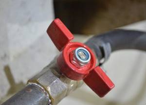 This is an emergency valve and a tube that leads to the tank