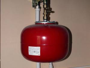 Photo - Closed expansion tank