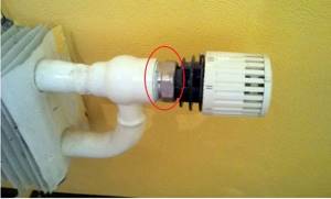 Photo - Air deflation through the thermostat nut
