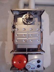 Gas burner wall boiler