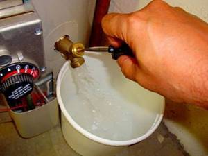 Как необходимо сливать воду с водонагревателя?