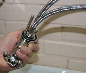 how to connect a kitchen faucet to the water supply