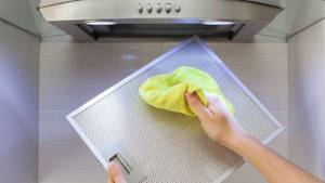 Как правильно и чем отмыть вытяжку от жира в домашних условиях