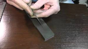 How to cut foam so it doesn&#39;t crumble