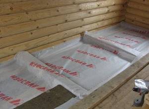How to lay a vapor barrier on the ceiling in a bathhouse