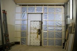 Как уплотнить ворота в гараже
