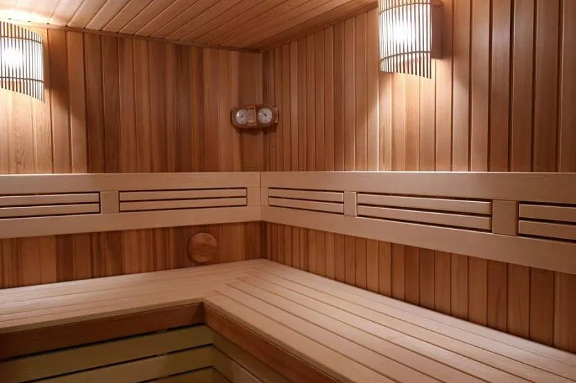 how to insulate a bathhouse from the inside