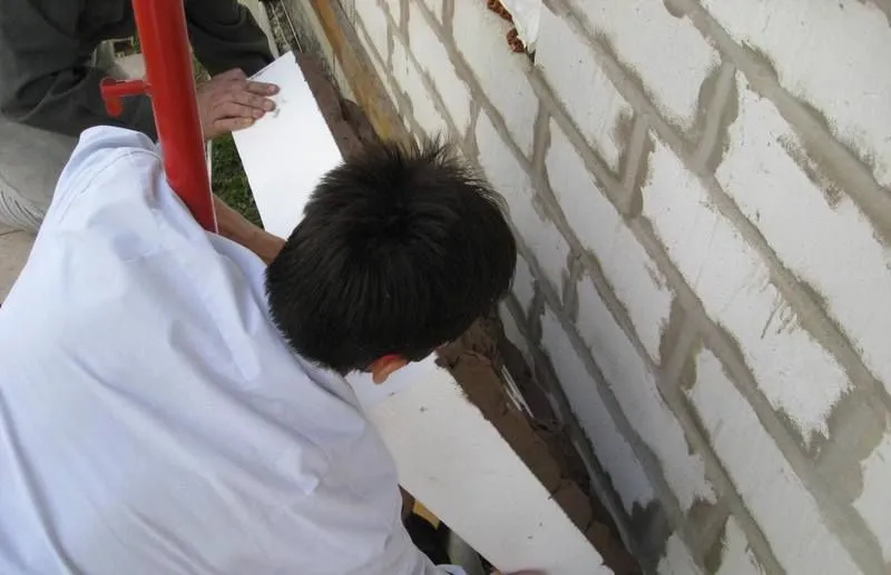 how to insulate a house made of aerated concrete from the outside
