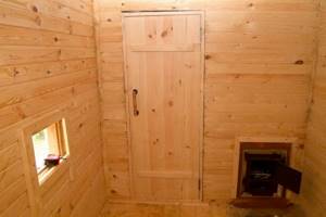 How to insulate a door in a bathhouse