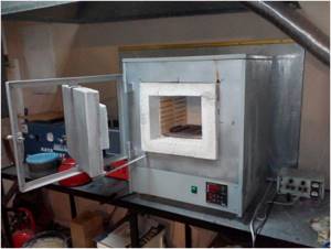 Compact industrial furnace for metal smelting
