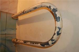 We paint the heated towel rail in the bathroom bronze or chrome