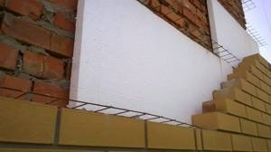 Many people prefer to use 100 mm polystyrene foam, since this material is characterized by reliable thermal protection