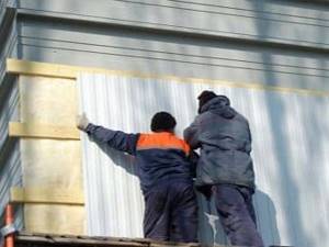 Sheathing a house with corrugated sheets: step-by-step installation instructions