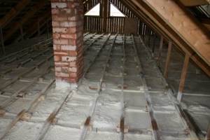 Features of attic floor insulation