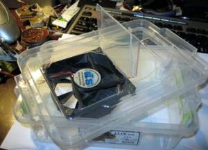 Plastic container with fan