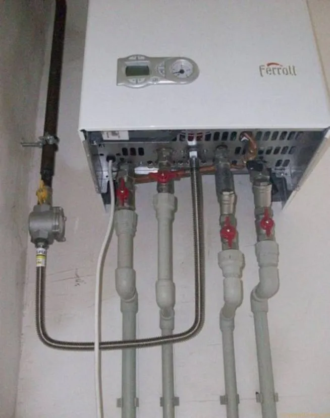 Connecting a gas boiler to pipelines