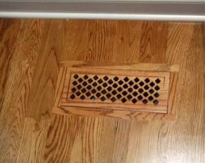 Laminate floor with ventilation grille