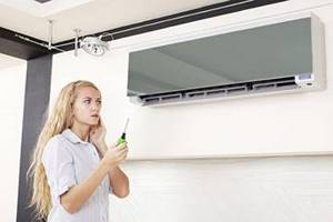 At what temperature can you turn on the air conditioner for heating in winter?