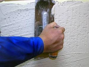 The process of applying warm plaster to a wall