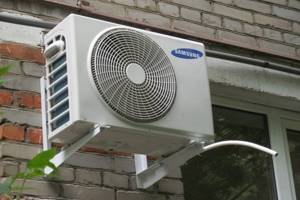 Air conditioning system with heater