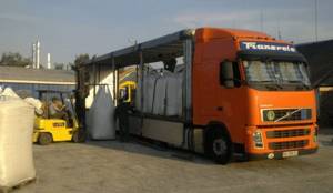 Specially equipped trailers for transporting big bags with granules