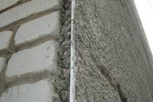 warm plaster for insulating a brick wall
