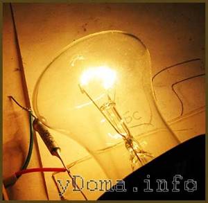The MMT-4 thermistor is placed next to an incandescent light bulb, which glows
