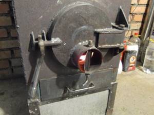 Improved potbelly stove with gate valve on the door