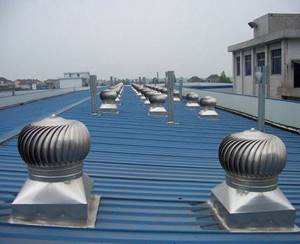 Installation on a flat roof base