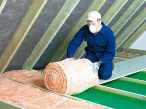Insulating the roof of a wooden house from the inside