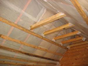 Insulating the roof of a wooden house from the inside