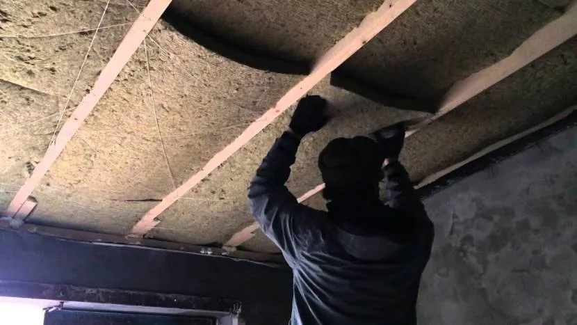Roof insulation from the inside with mineral wool
