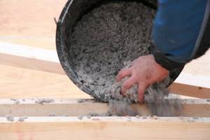Do-it-yourself attic insulation with ecowool