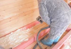 Floor insulation by spraying polyurethane foam