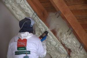 Insulation of the floor from below with foam