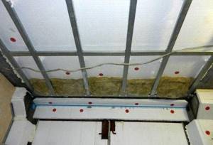 Insulating the ceiling with mineral wool in a garage