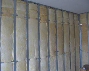 Insulation of walls with plasterboard
