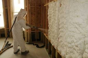 Insulation of walls with polyurethane foam