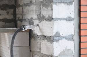 Insulation of walls with foam insulation