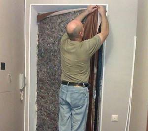 Insulation of the front door in a private house