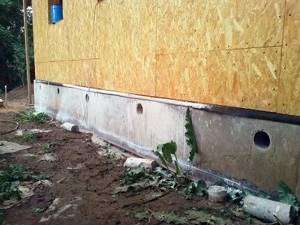 Ventilation holes in the foundation