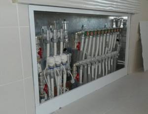 Built-in manifold cabinet