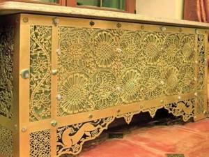 Looks like a chest from a fairy tale. This is made using laser cutting 