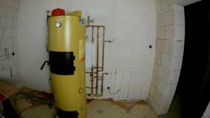 Protecting solid fuel boilers from overheating using a heating radiator